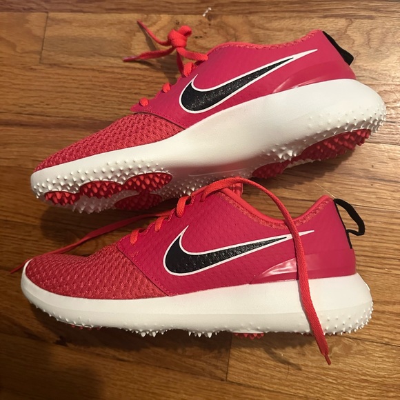 NIKE Women’s Roche G spikeless Golf Shoes size 9 worn once EUC red & black - Picture 2 of 6